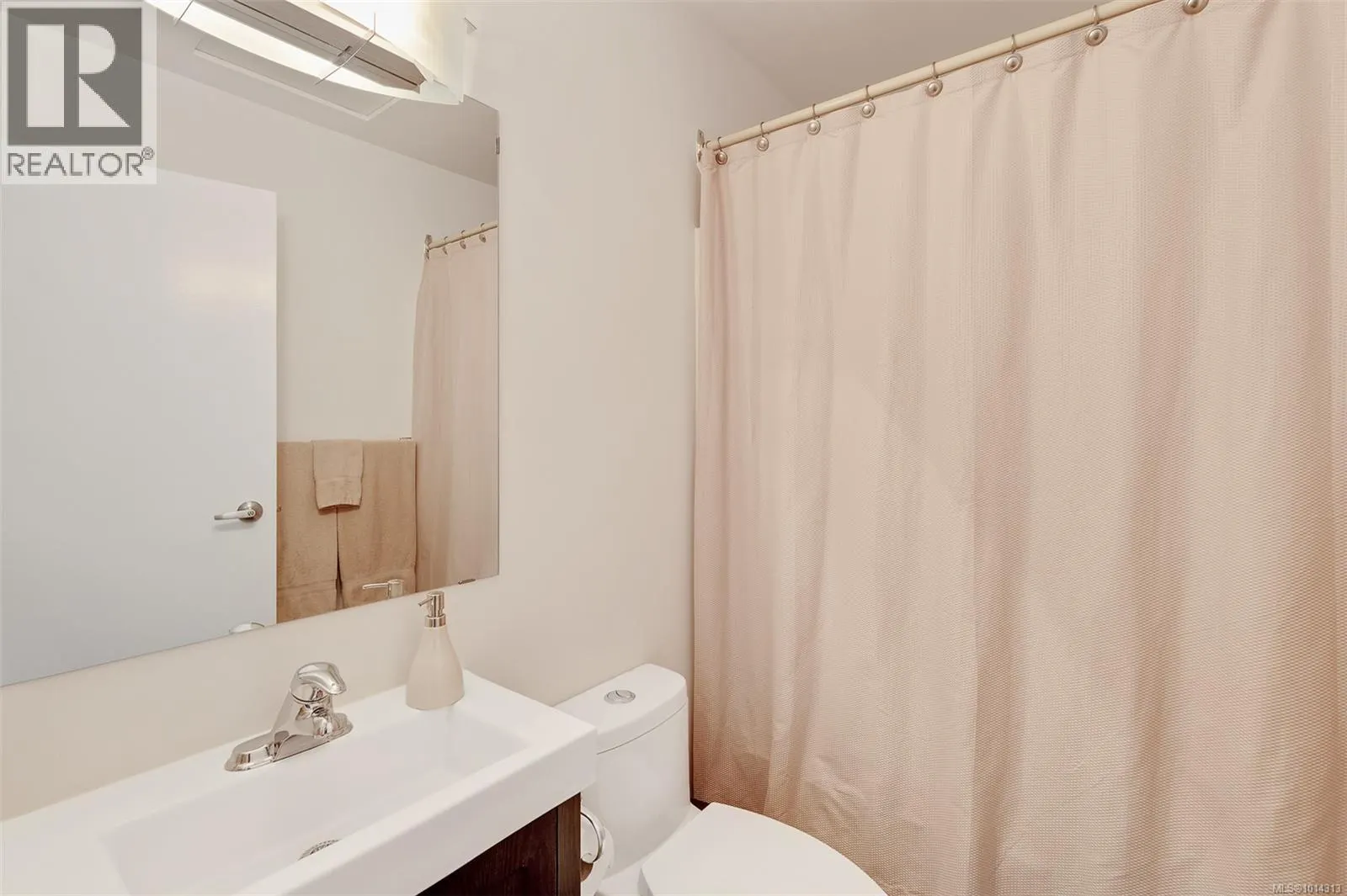 17 3008 Quadra St