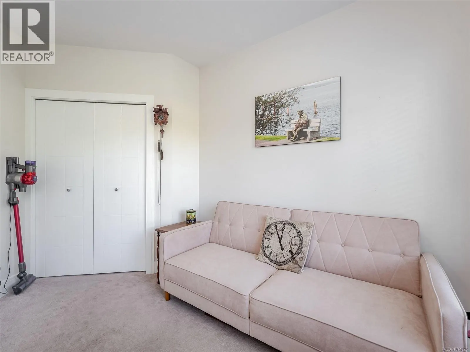 202 7182 West Saanich Rd