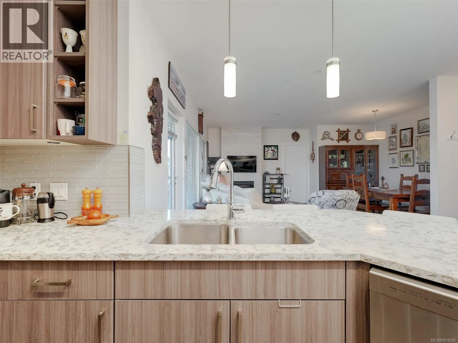 202 7182 West Saanich Rd