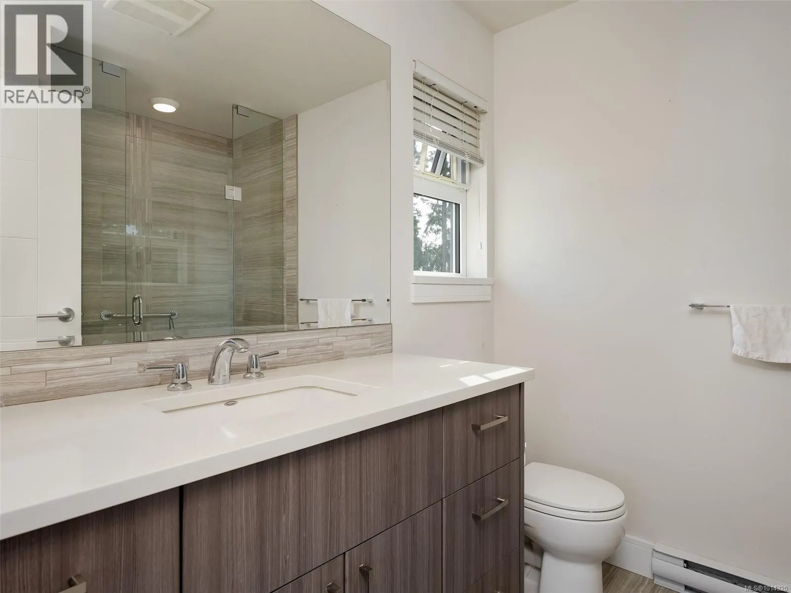 202 7182 West Saanich Rd