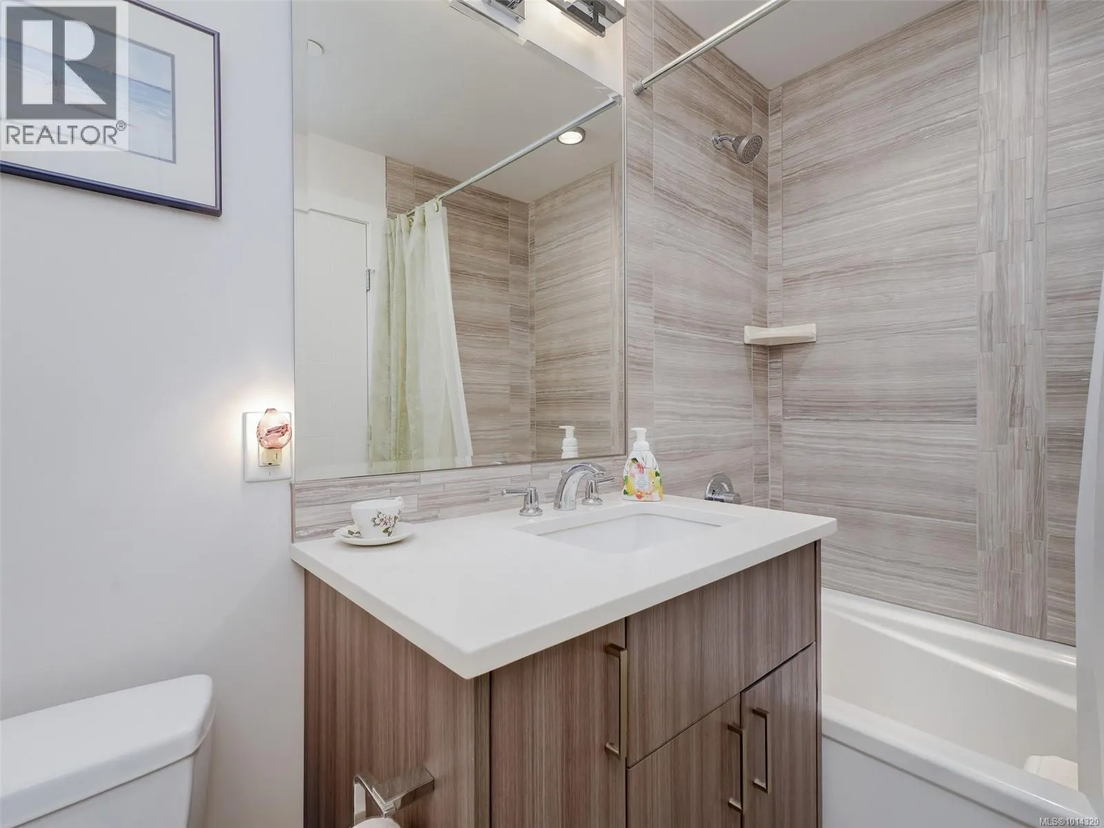 202 7182 West Saanich Rd