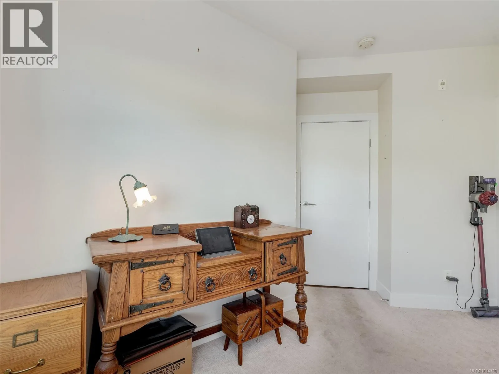 202 7182 West Saanich Rd