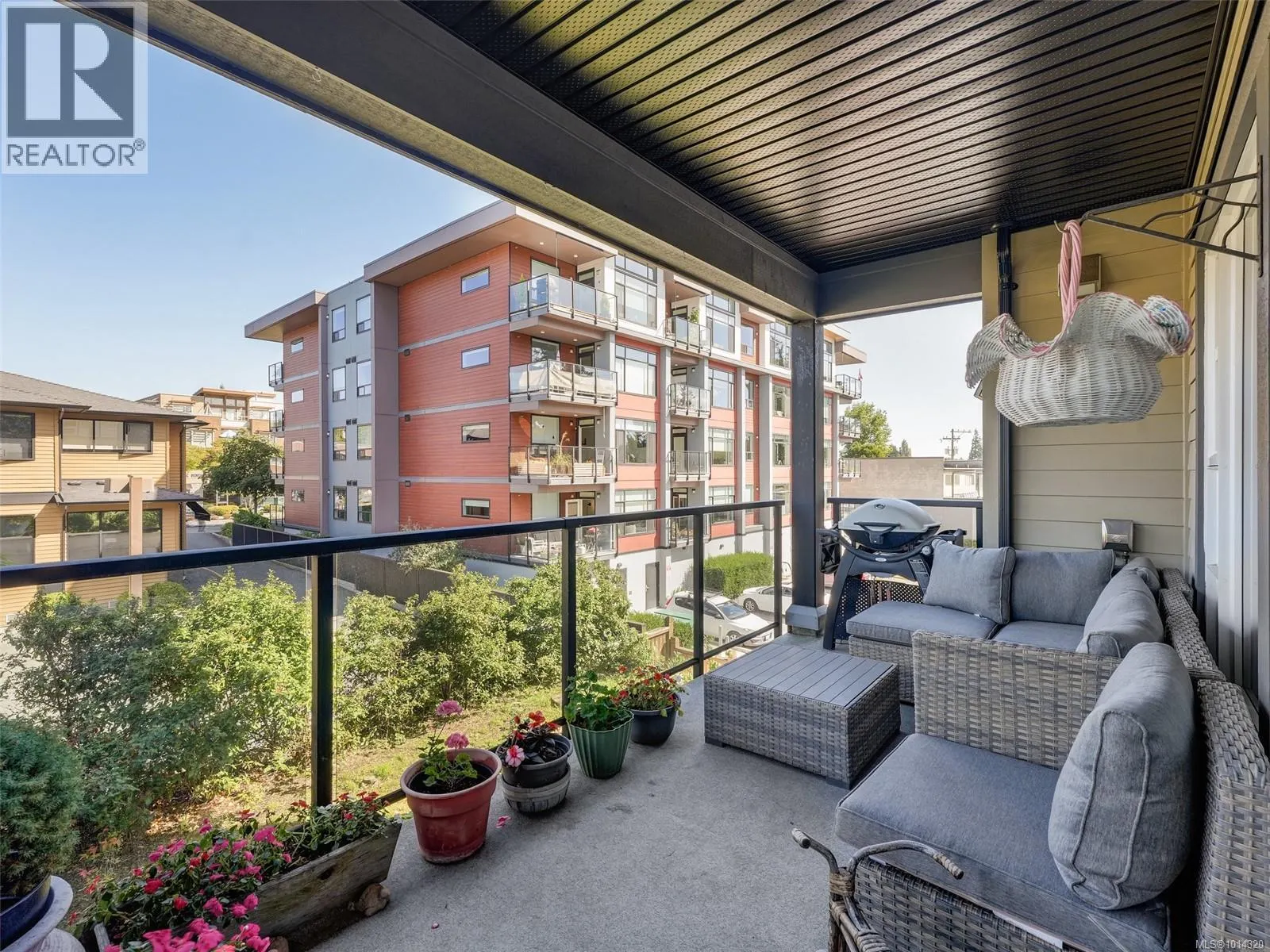 202 7182 West Saanich Rd