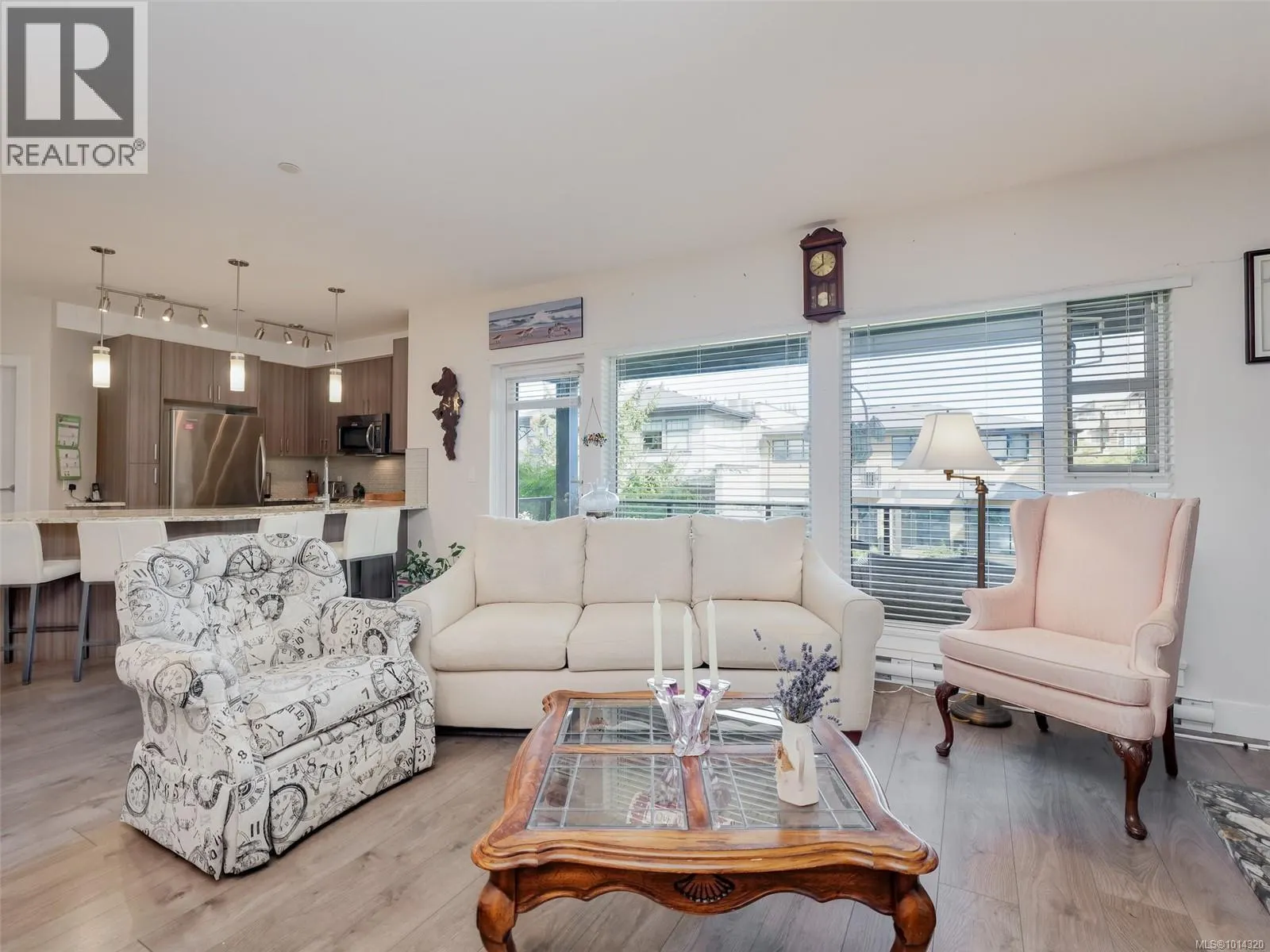 202 7182 West Saanich Rd