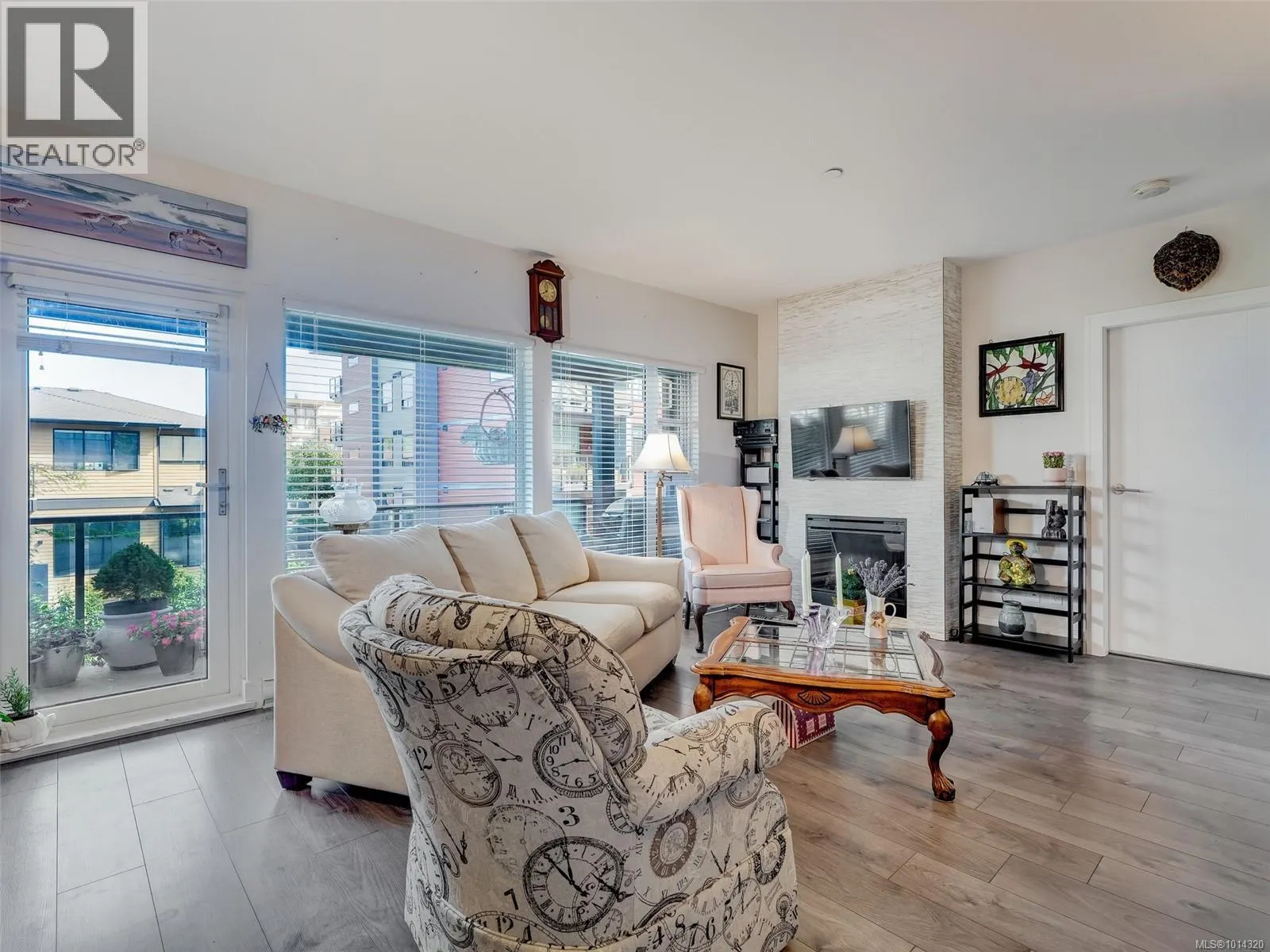 202 7182 West Saanich Rd