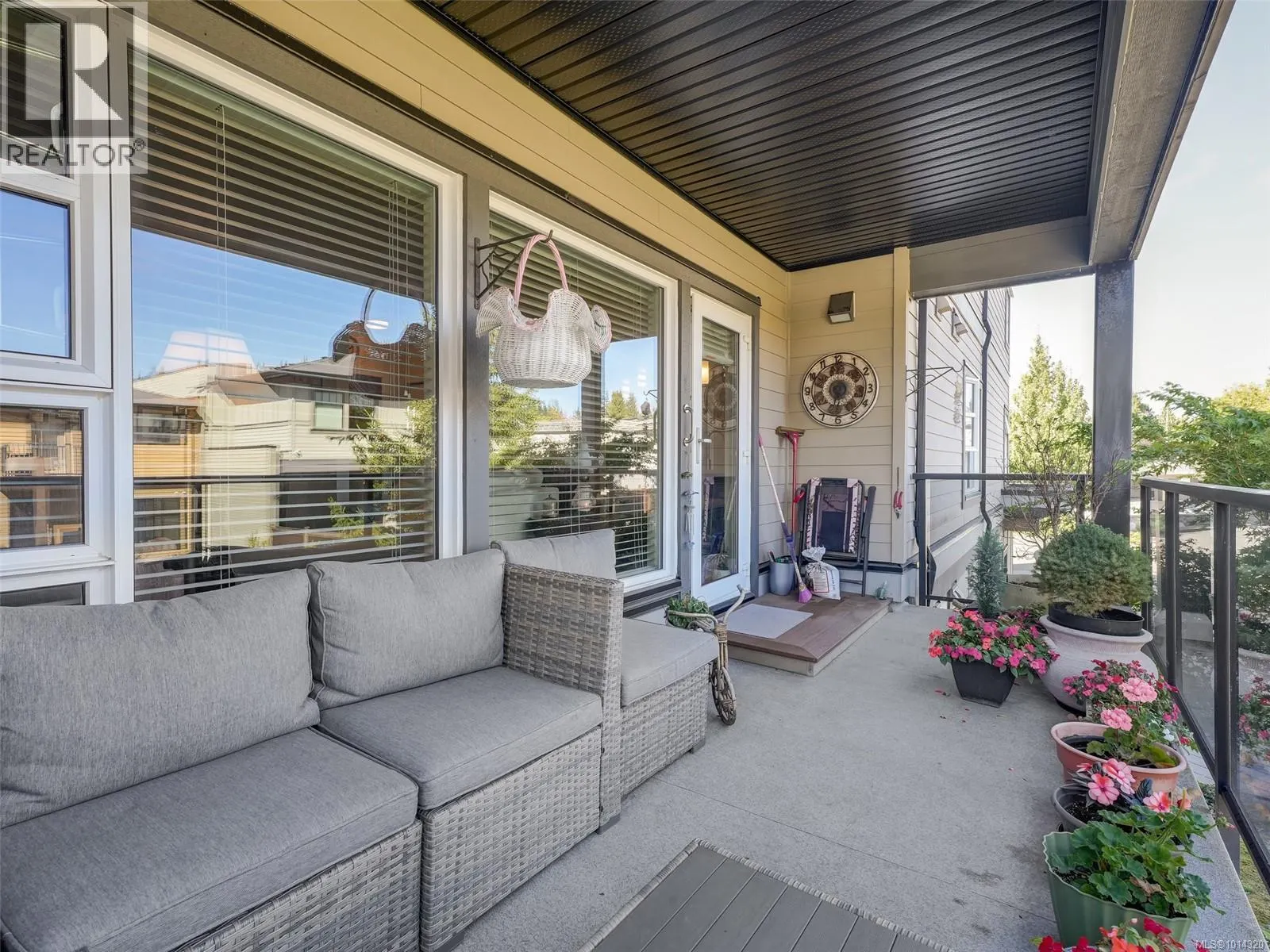 202 7182 West Saanich Rd