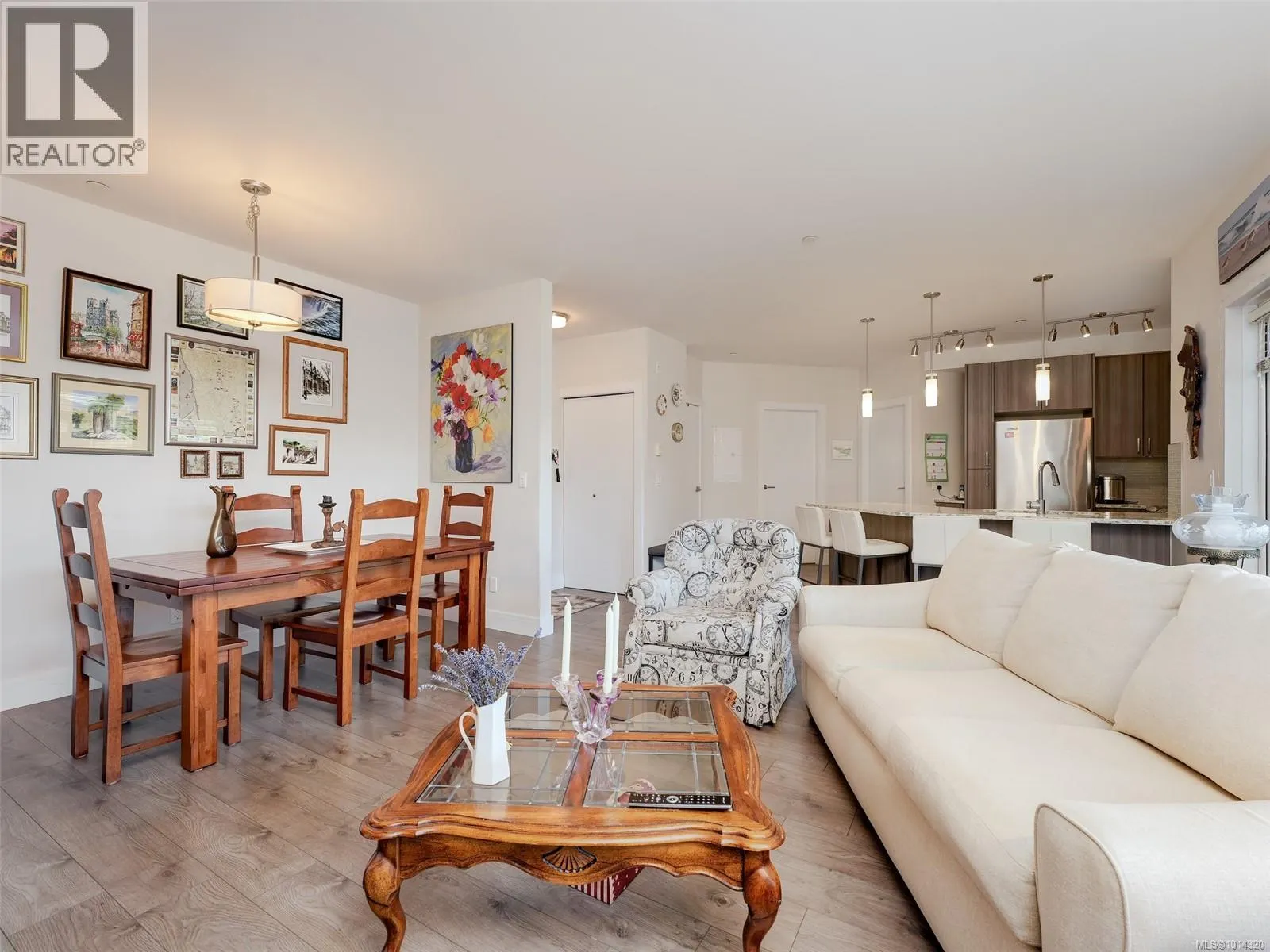 202 7182 West Saanich Rd