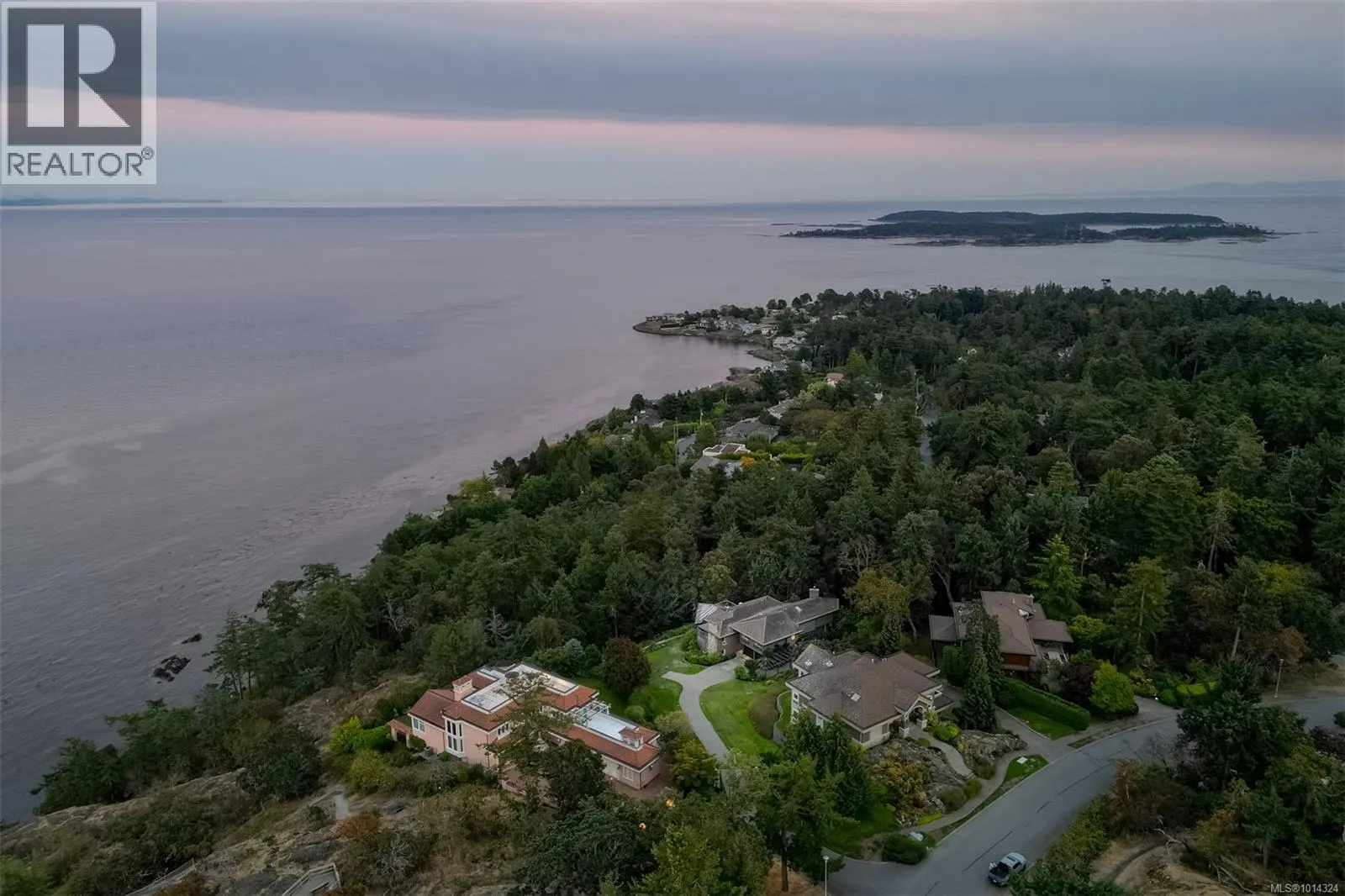 2807 Arbutus Rd