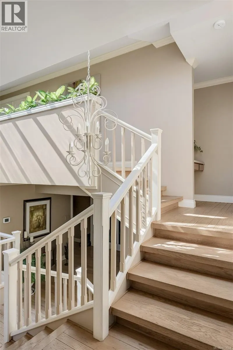2807 Arbutus Rd