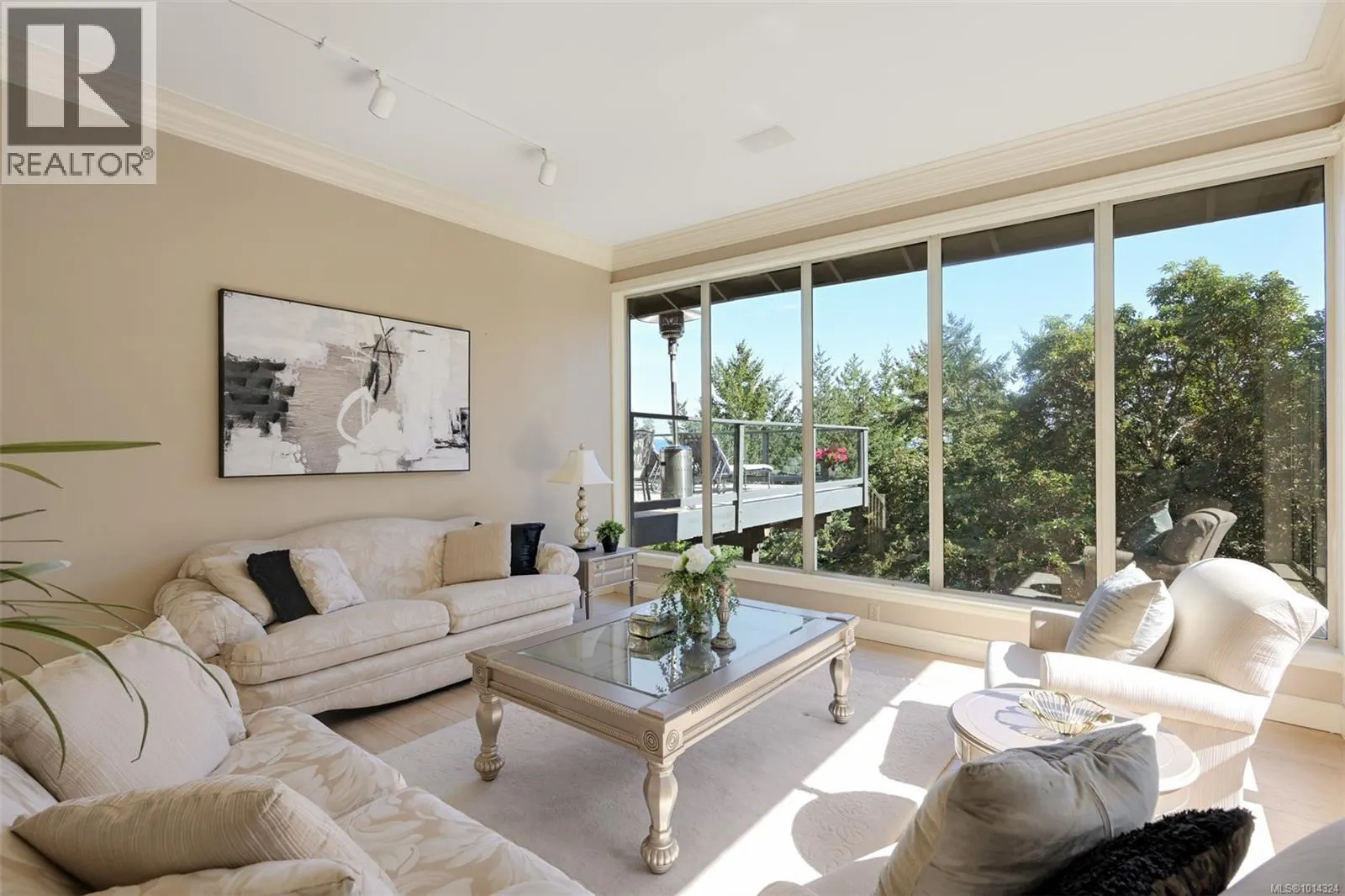 2807 Arbutus Rd