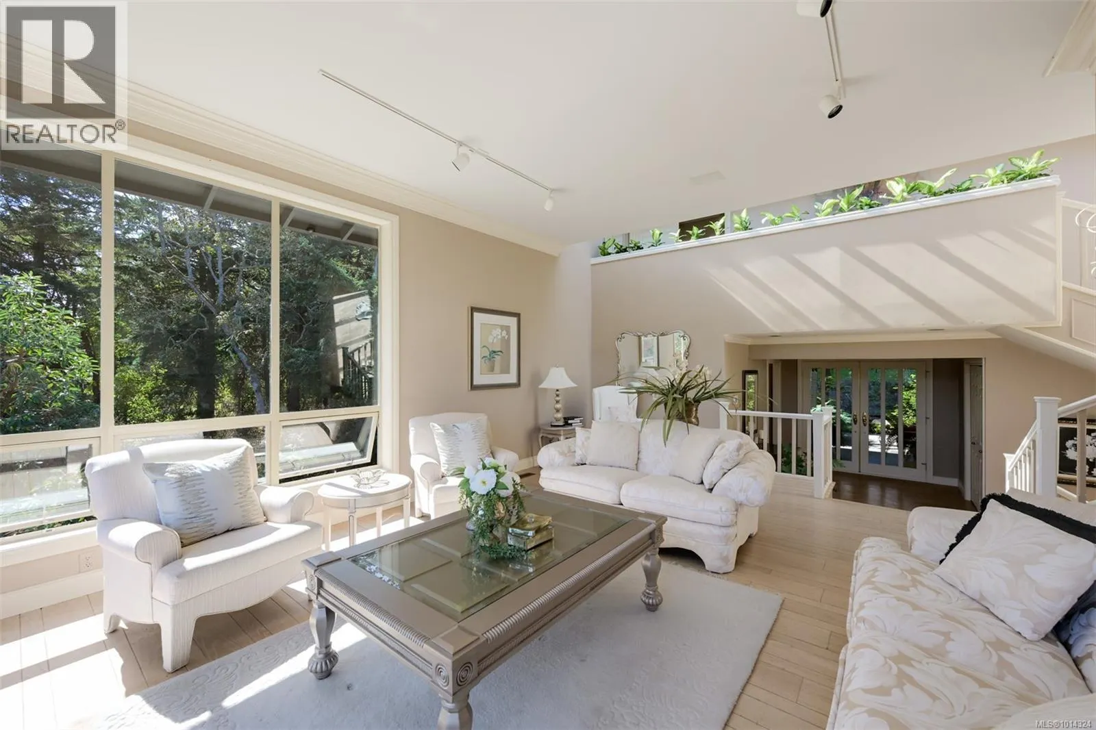 2807 Arbutus Rd