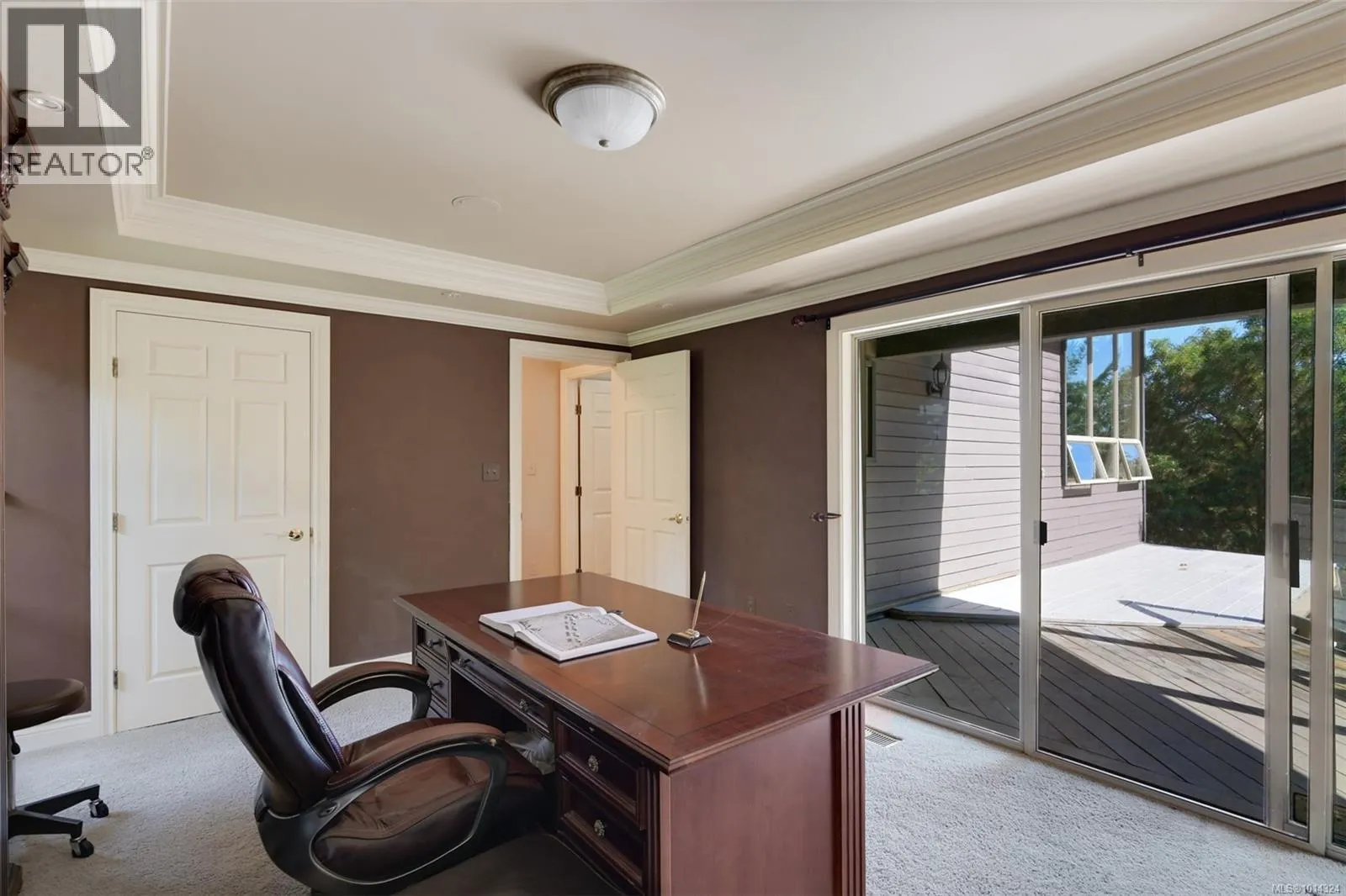 2807 Arbutus Rd
