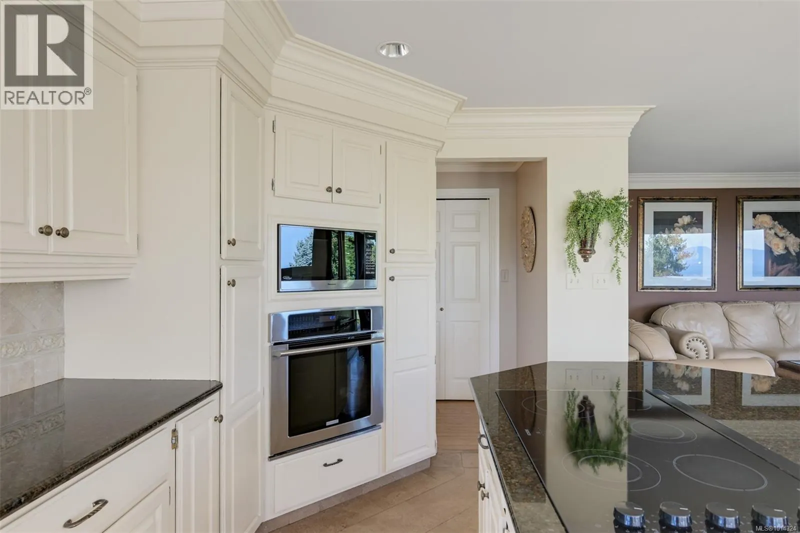 2807 Arbutus Rd