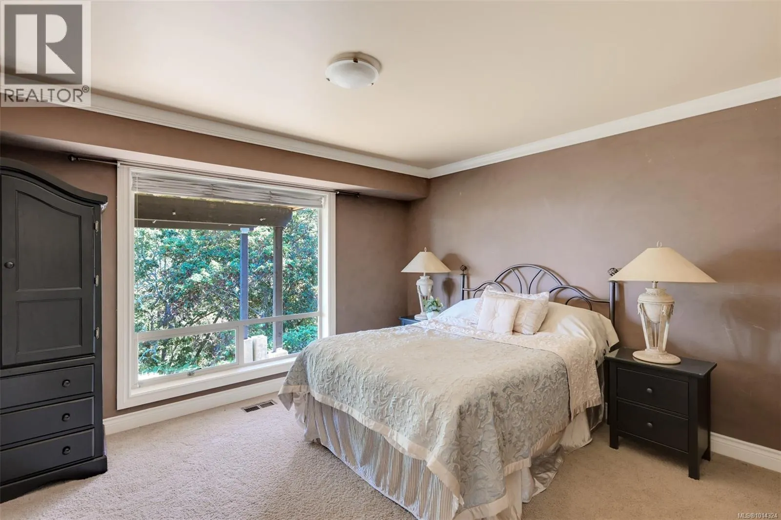 2807 Arbutus Rd