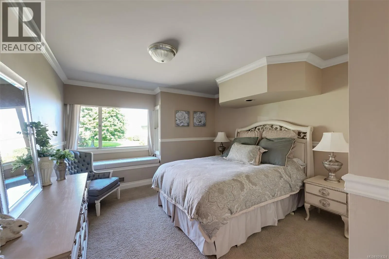 2807 Arbutus Rd