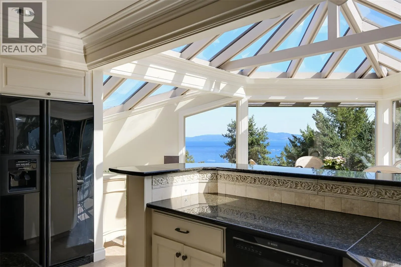 2807 Arbutus Rd