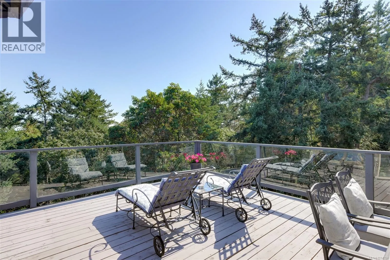 2807 Arbutus Rd