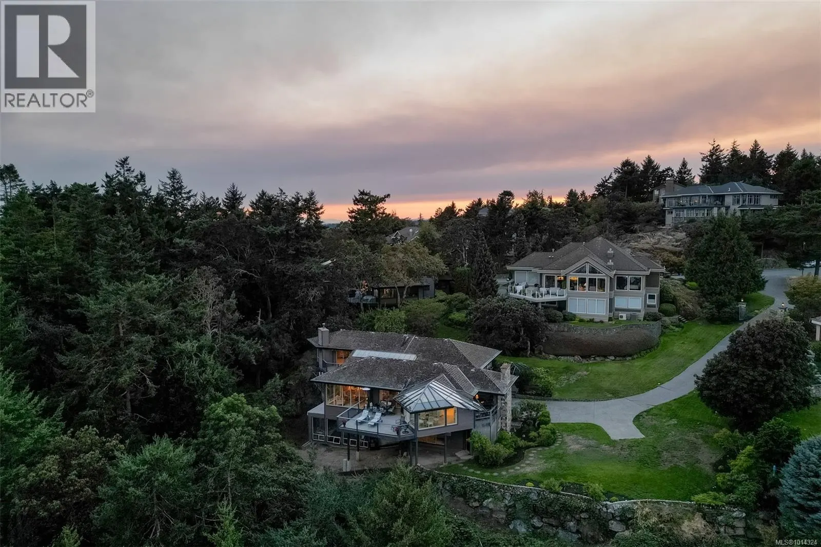 2807 Arbutus Rd