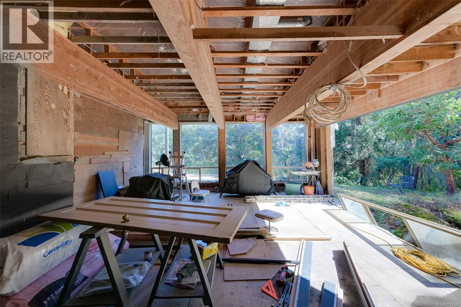 2807 Arbutus Rd
