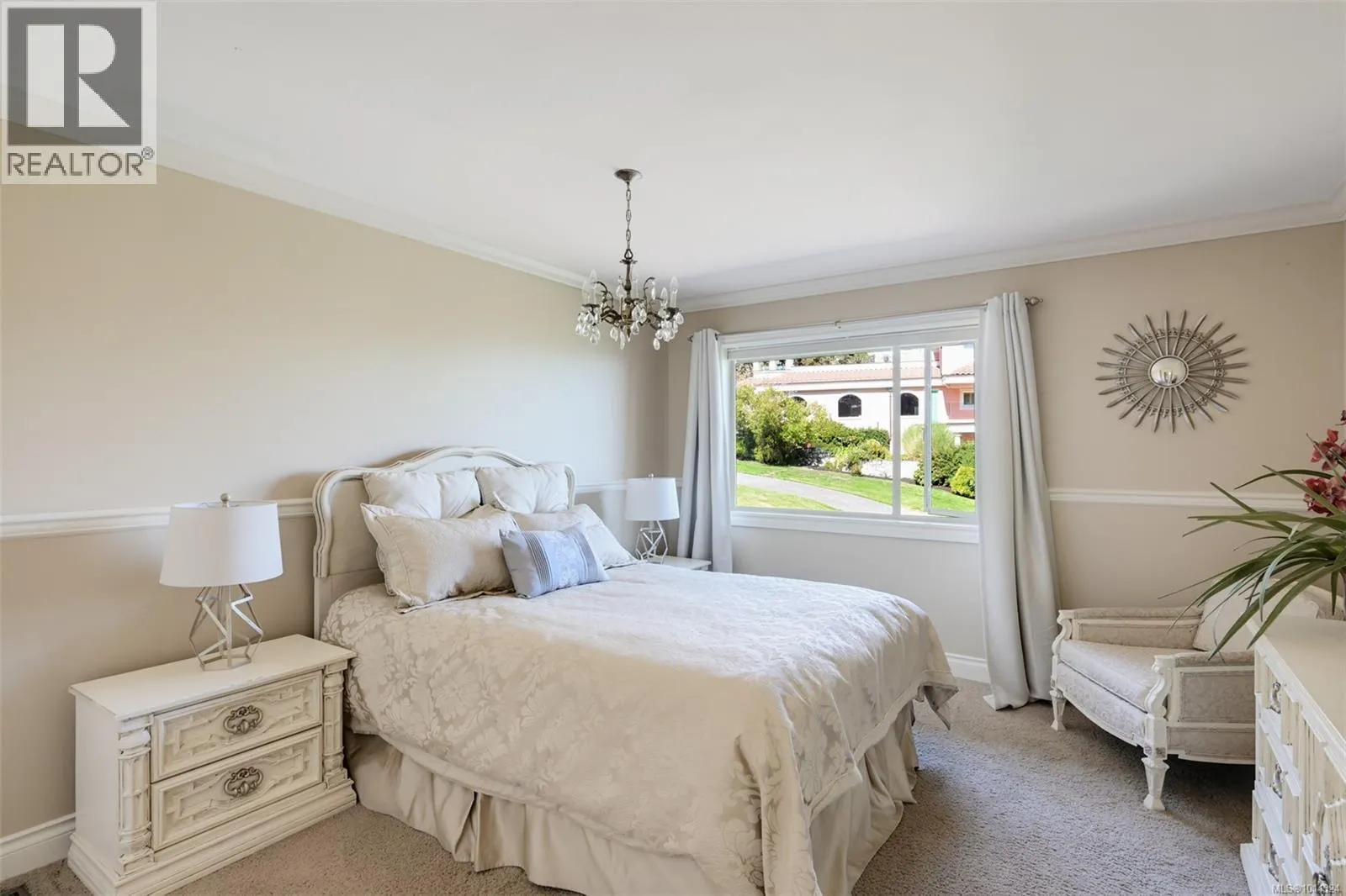 2807 Arbutus Rd