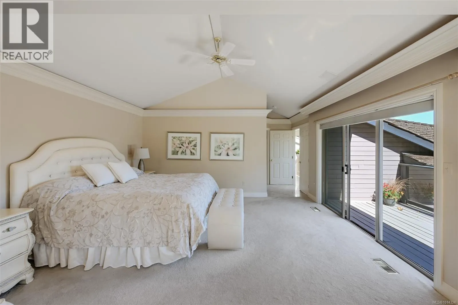 2807 Arbutus Rd