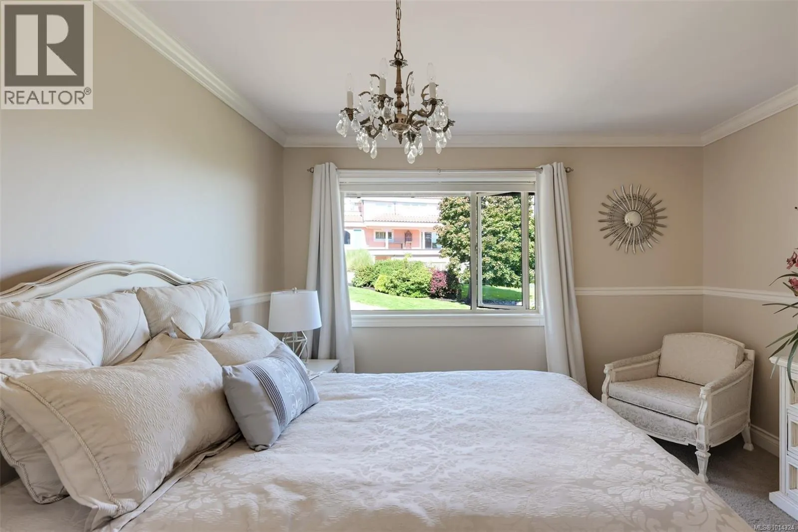 2807 Arbutus Rd