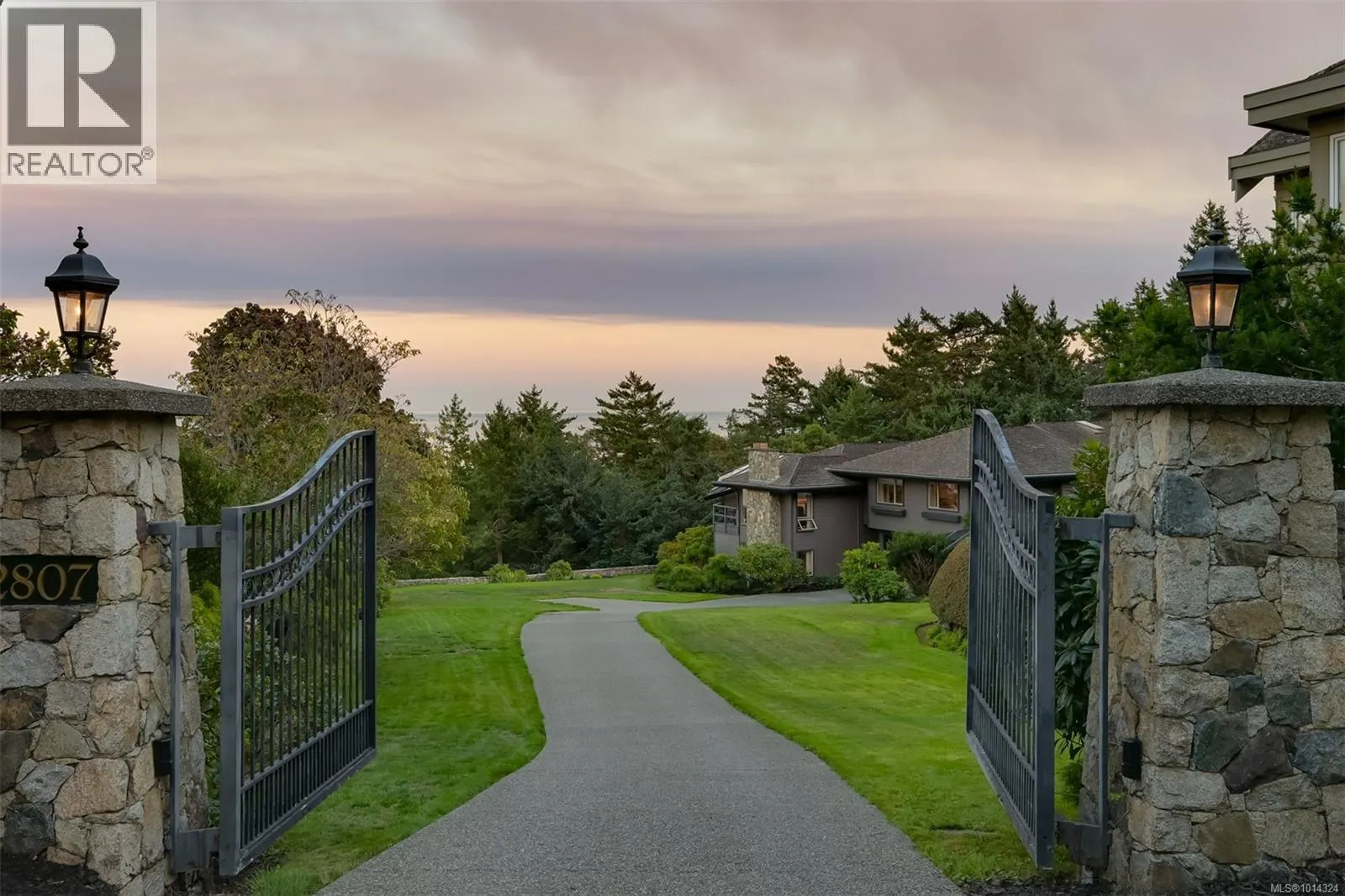 2807 Arbutus Rd