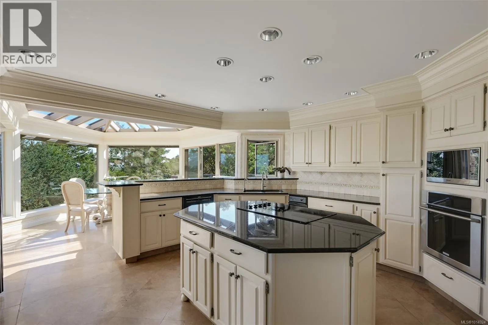 2807 Arbutus Rd