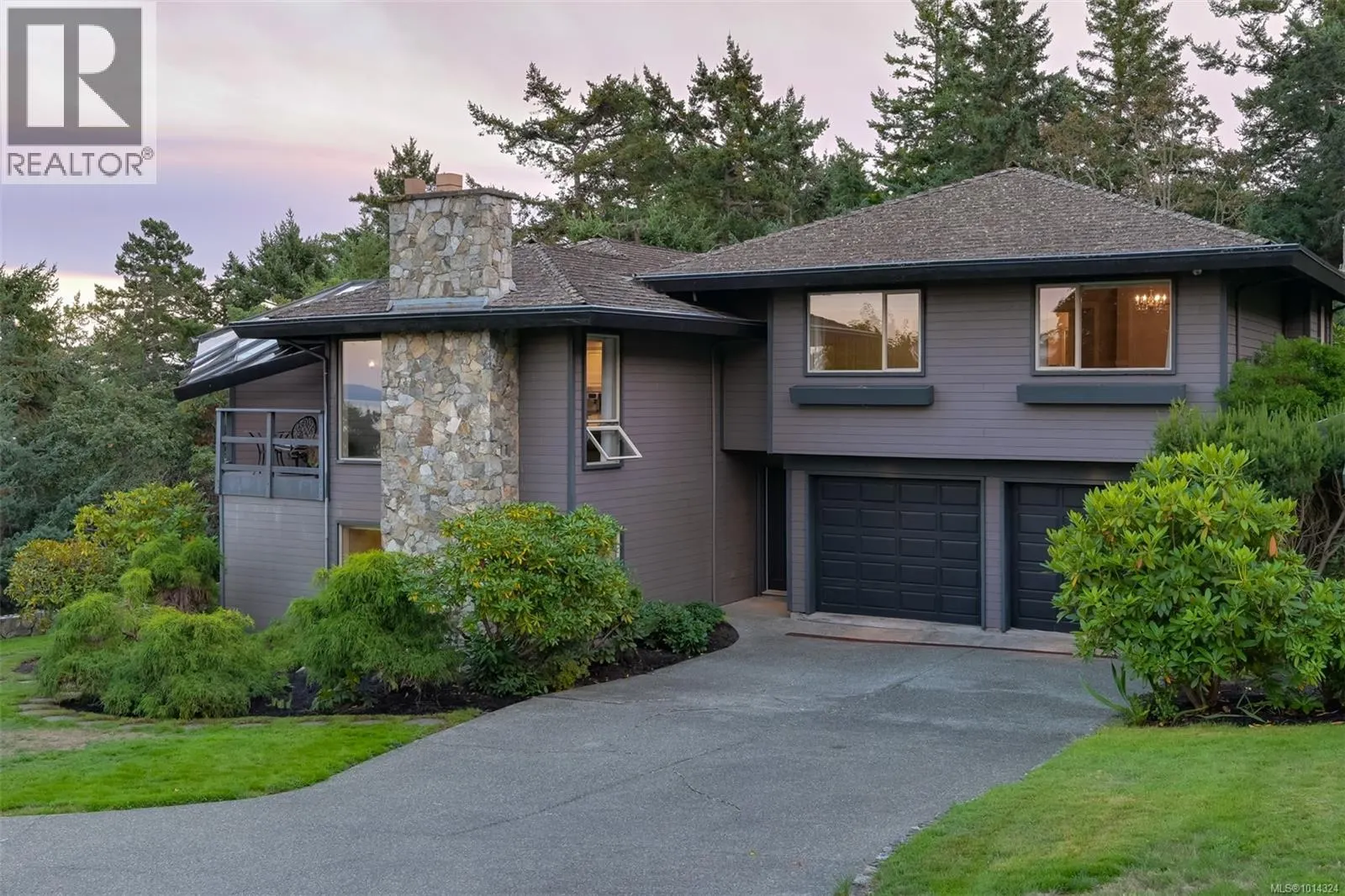 2807 Arbutus Rd