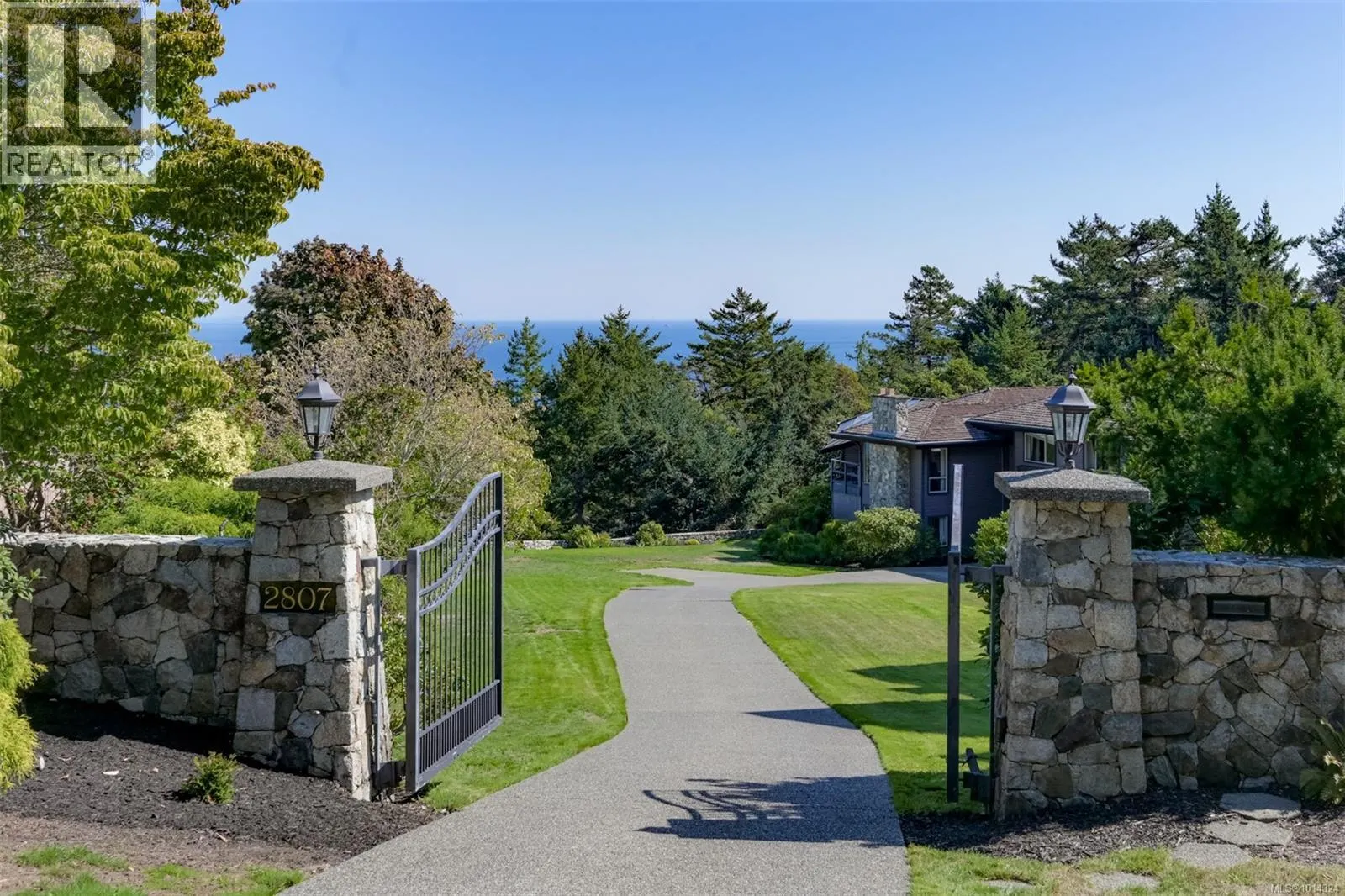 2807 Arbutus Rd
