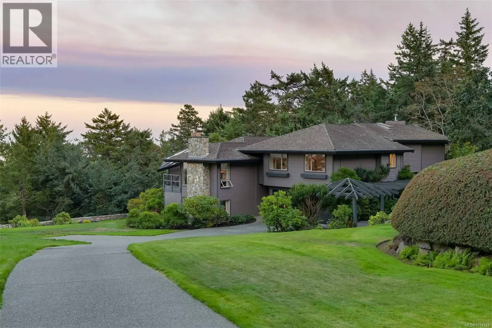 2807 Arbutus Rd