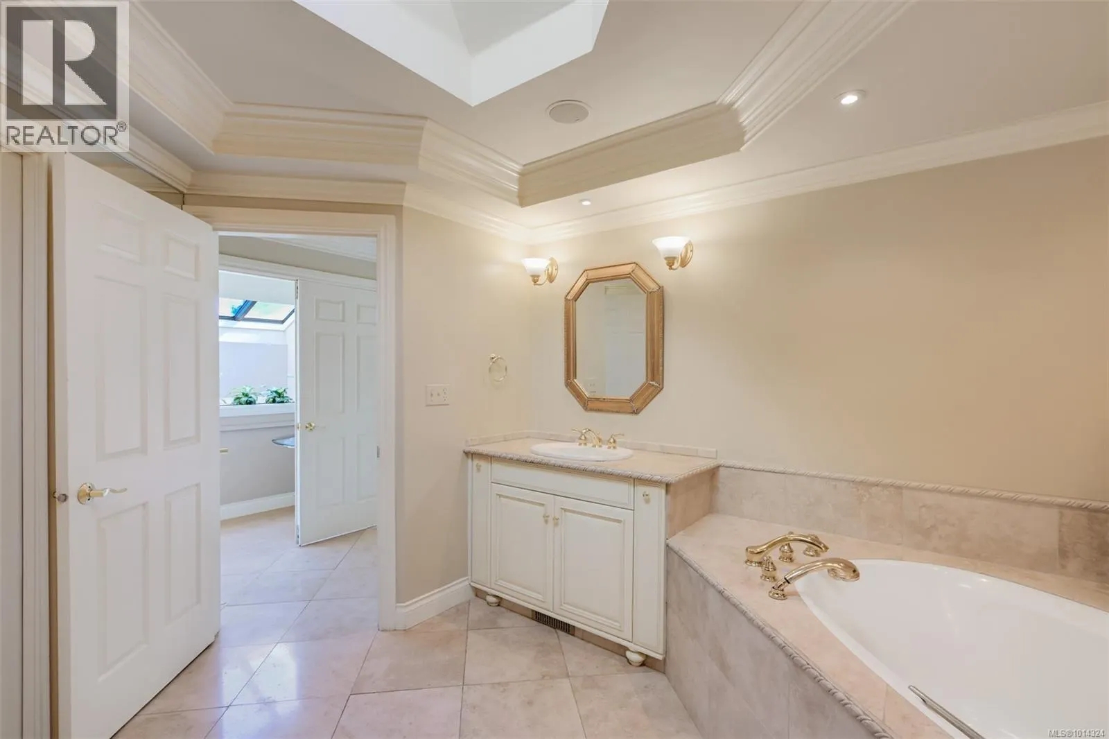 2807 Arbutus Rd