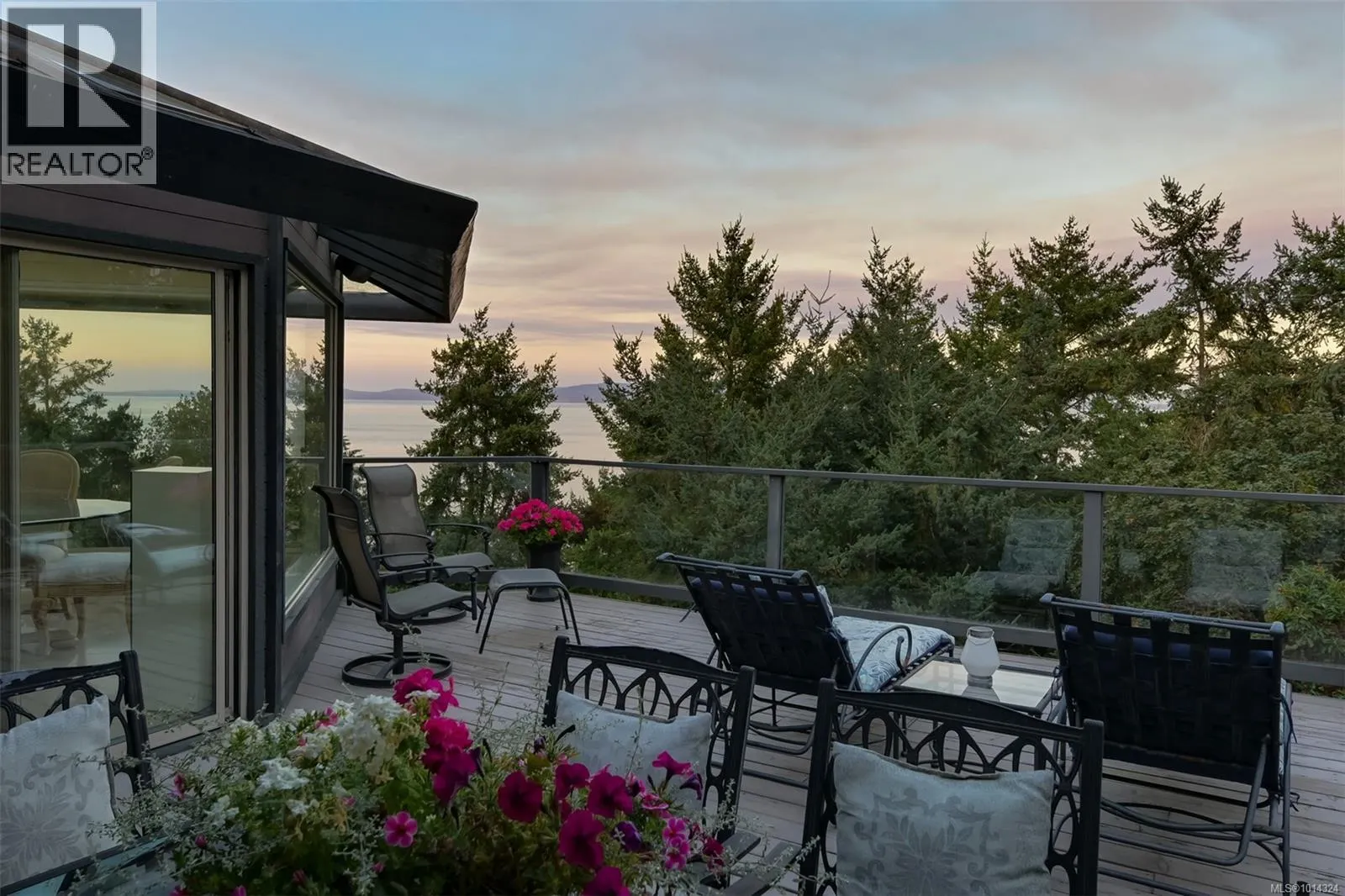 2807 Arbutus Rd