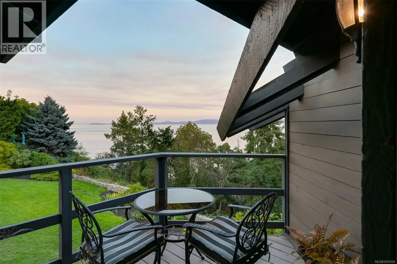 2807 Arbutus Rd