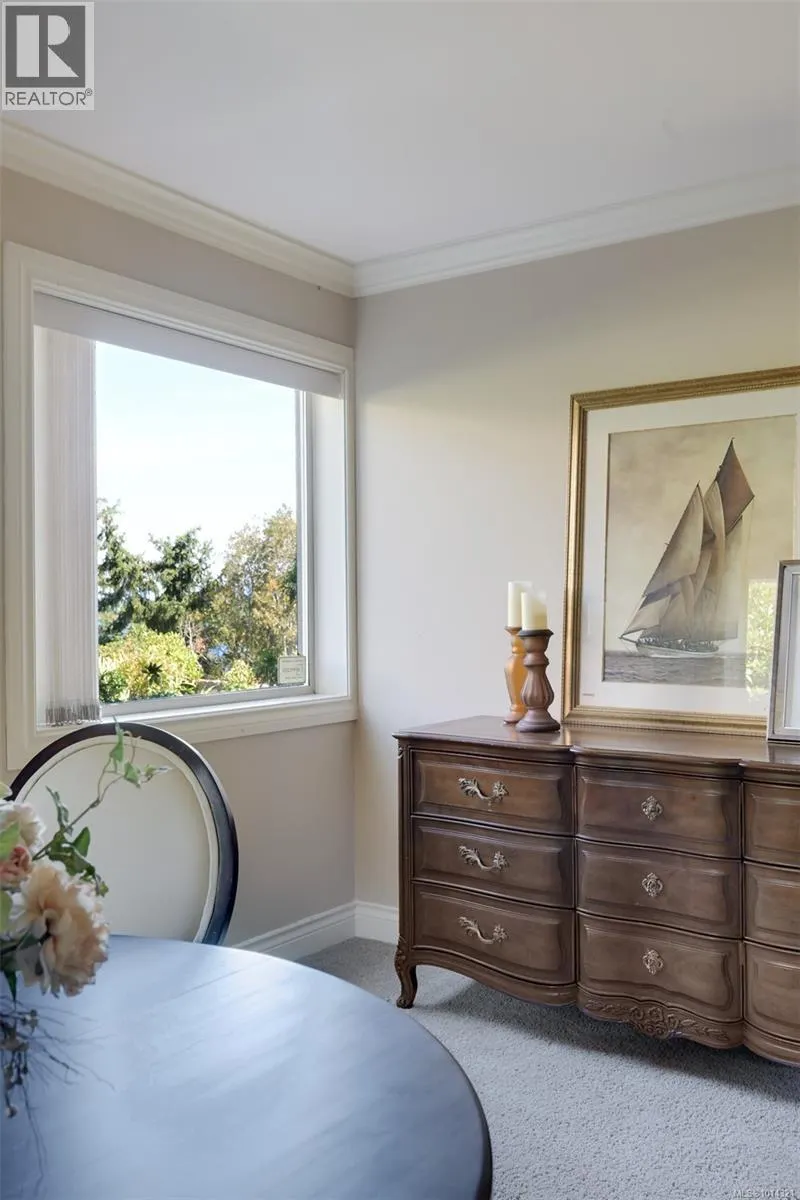 2807 Arbutus Rd