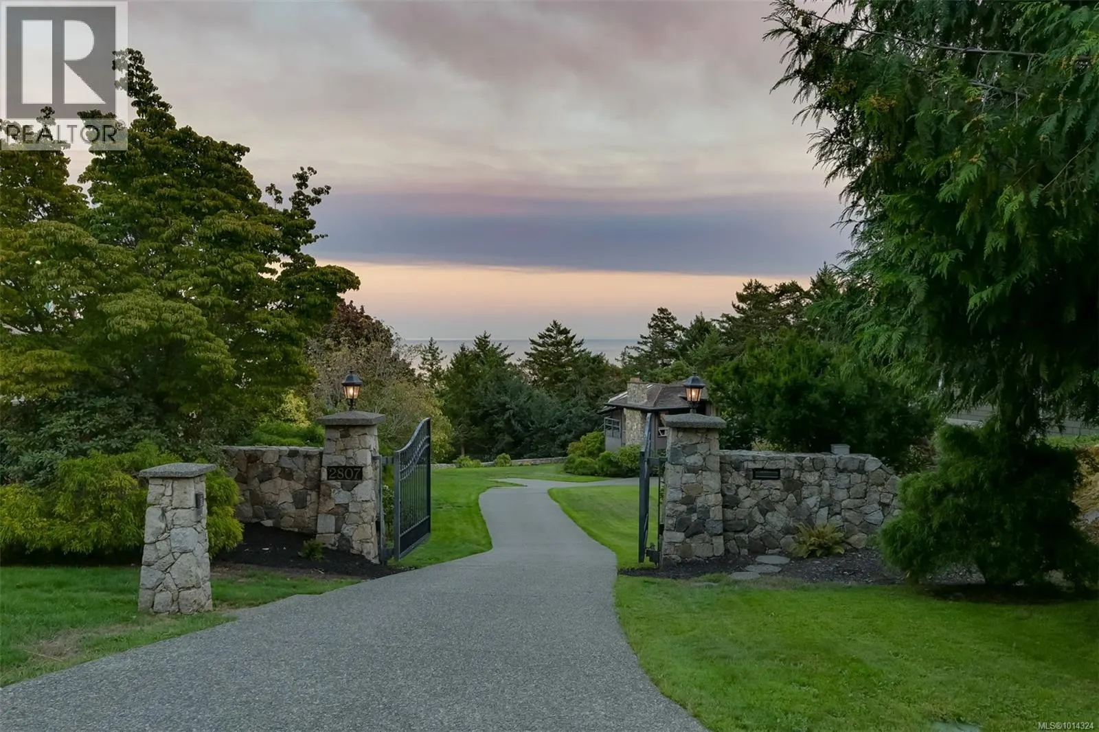 2807 Arbutus Rd