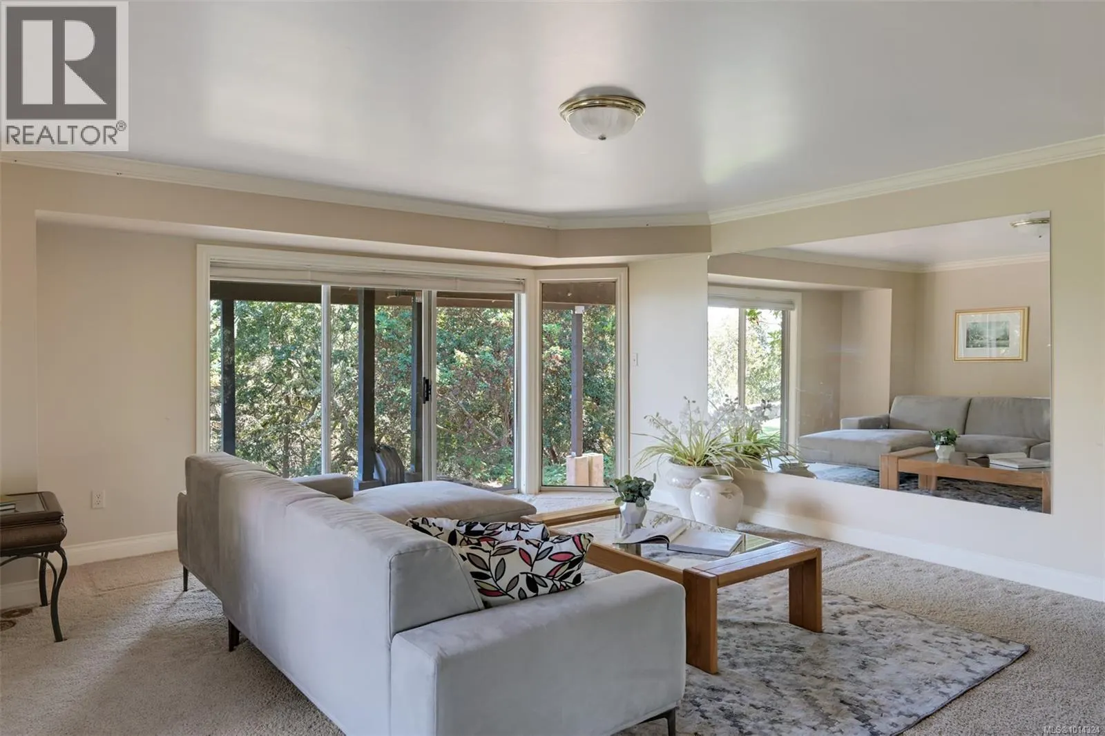 2807 Arbutus Rd