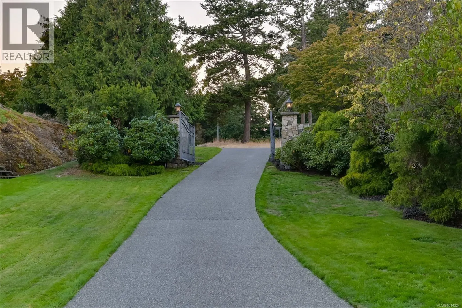 2807 Arbutus Rd