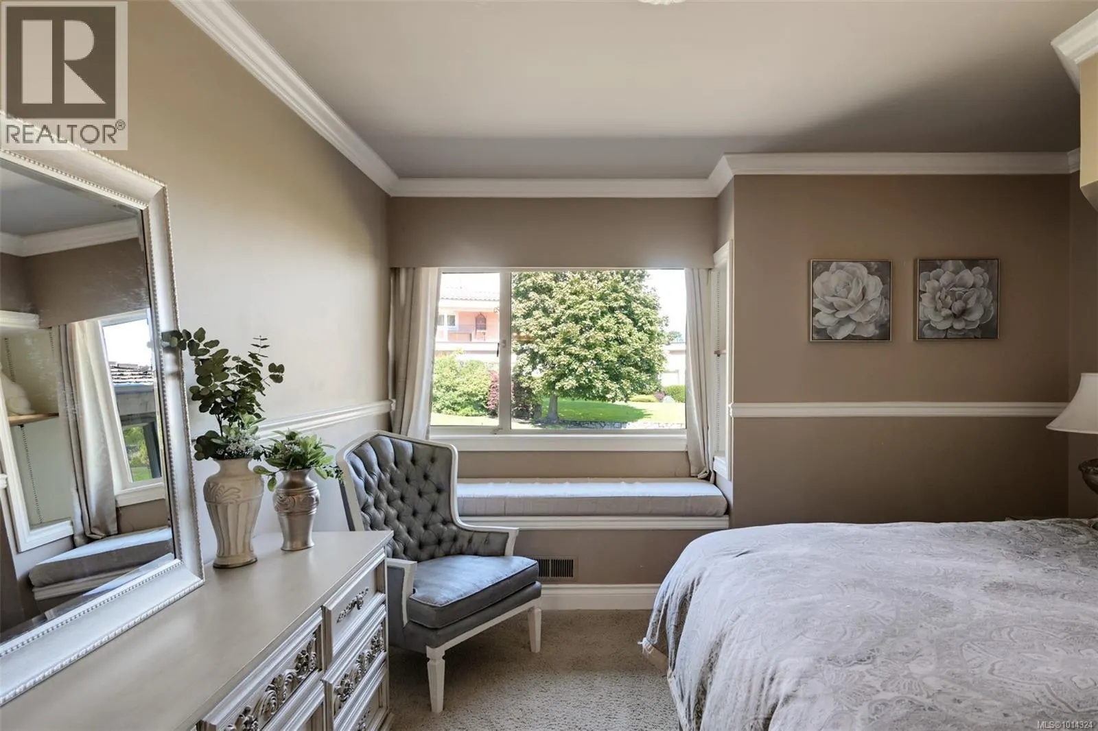 2807 Arbutus Rd