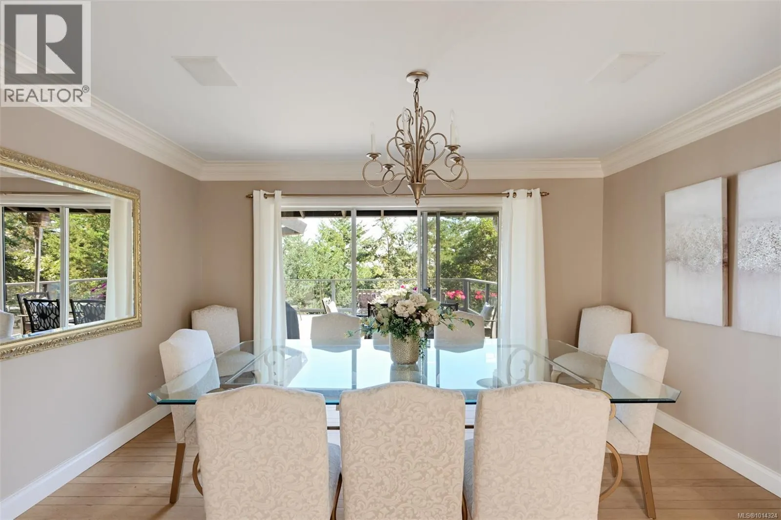 2807 Arbutus Rd