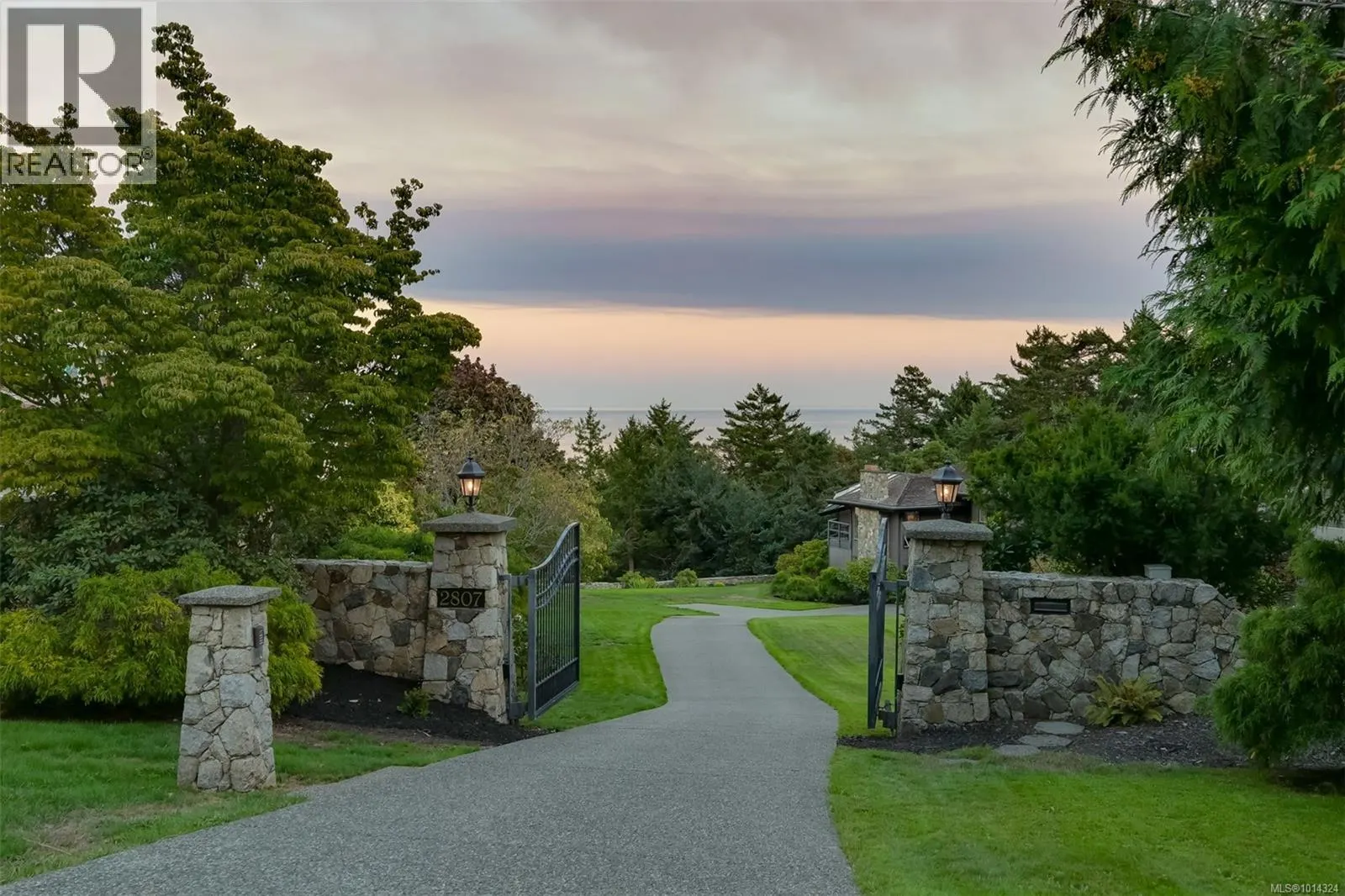 2807 Arbutus Rd