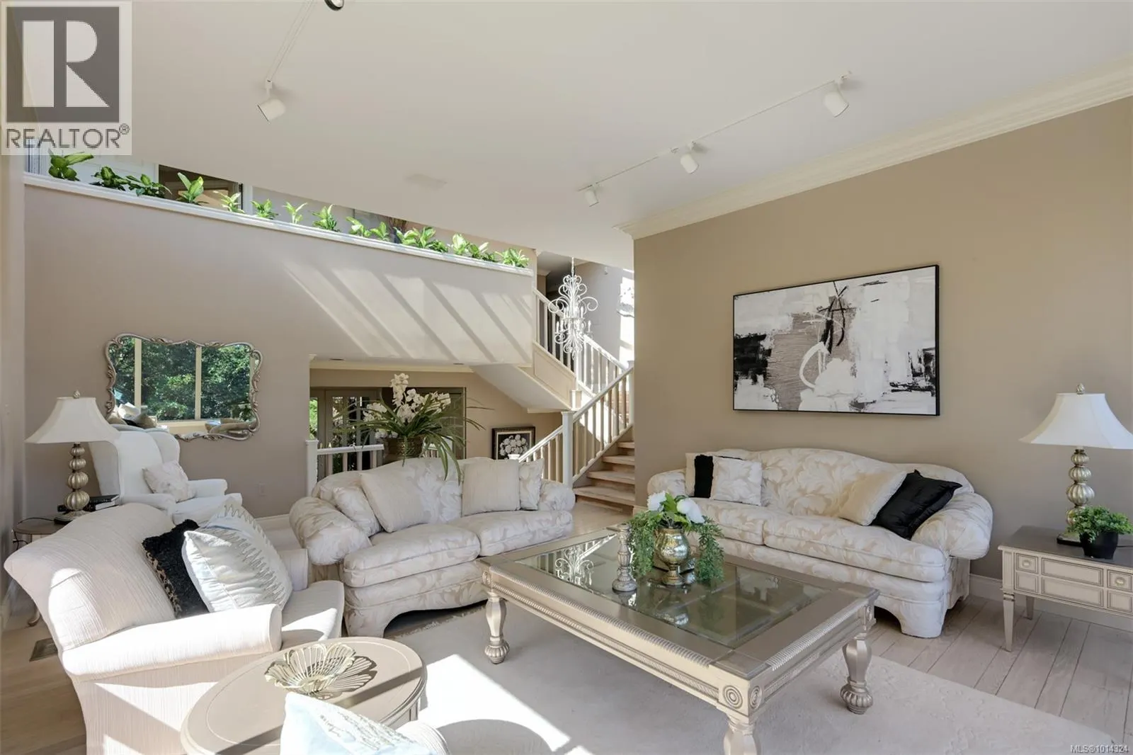 2807 Arbutus Rd