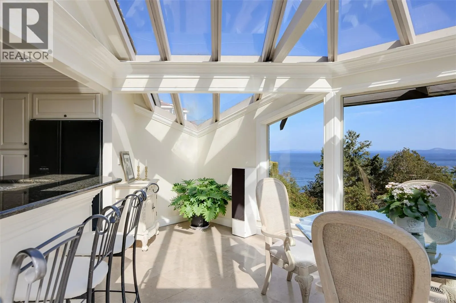 2807 Arbutus Rd