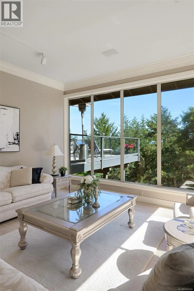 2807 Arbutus Rd