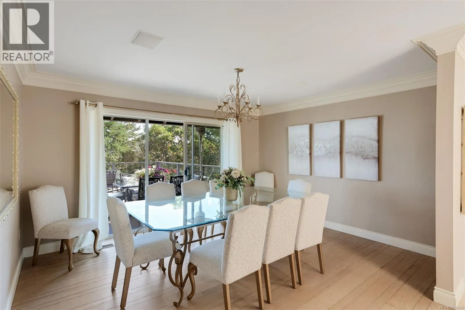 2807 Arbutus Rd