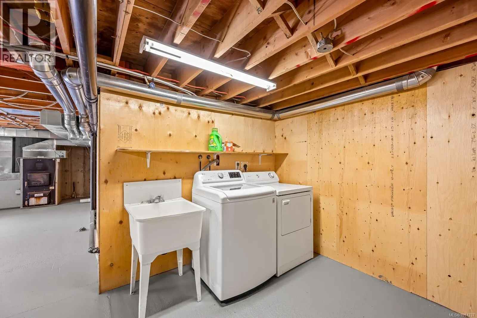 4867 Lorna Lane