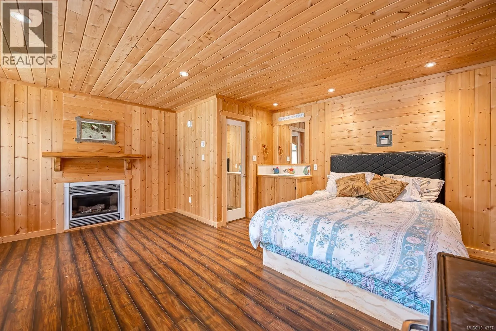4867 Lorna Lane