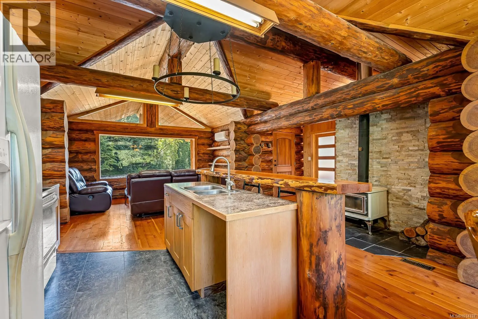 4867 Lorna Lane