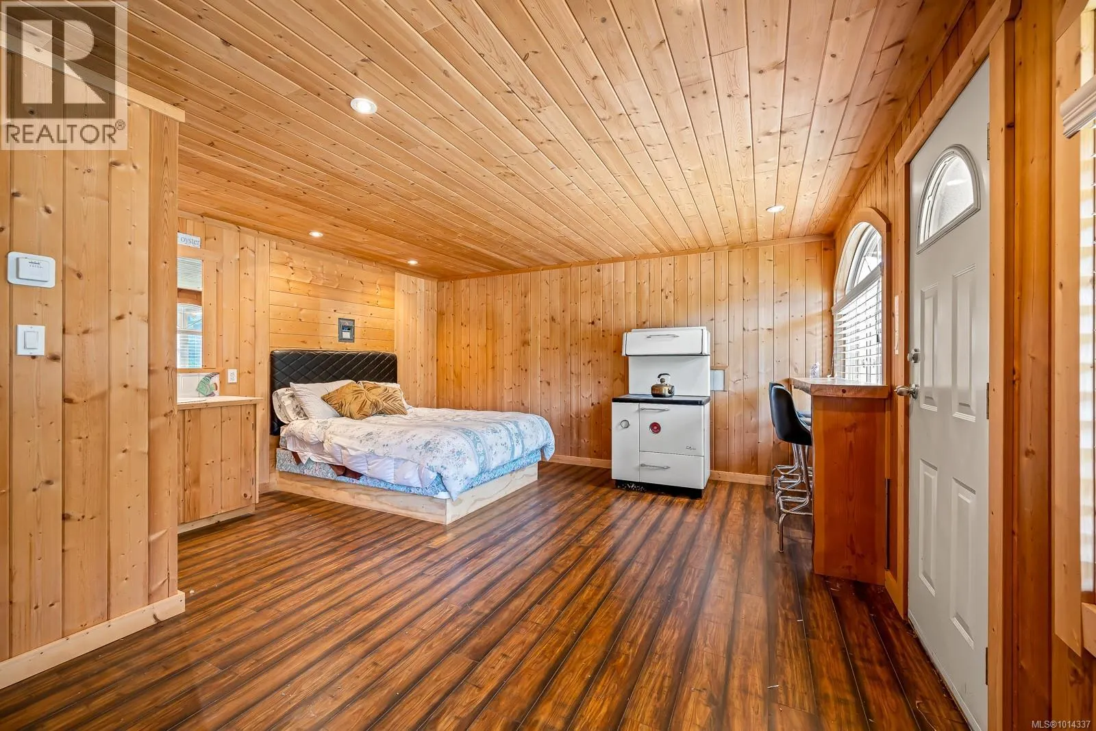 4867 Lorna Lane