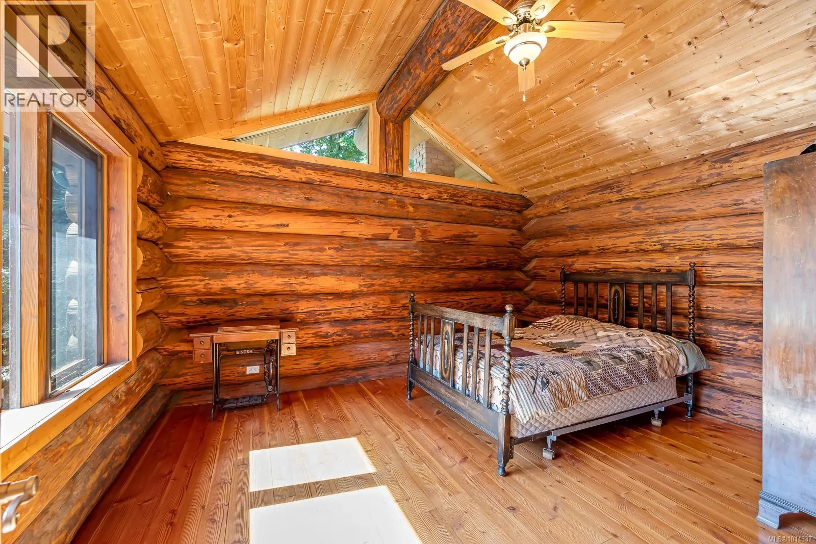 4867 Lorna Lane